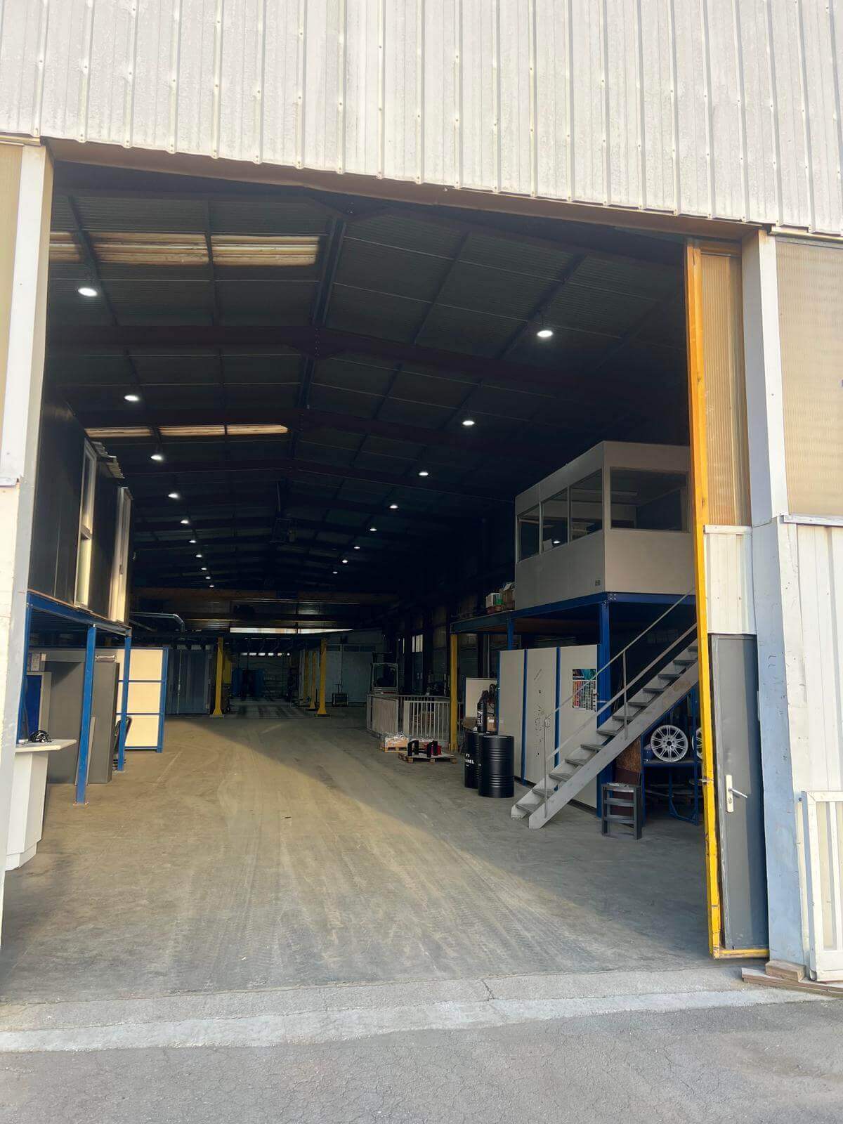 Intérieur entrepôt BGM peinture