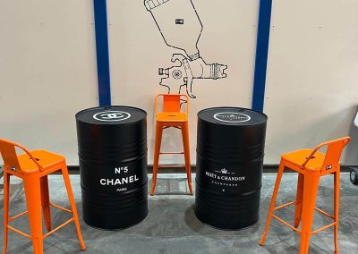 2 bidons et chaises thermolaquées